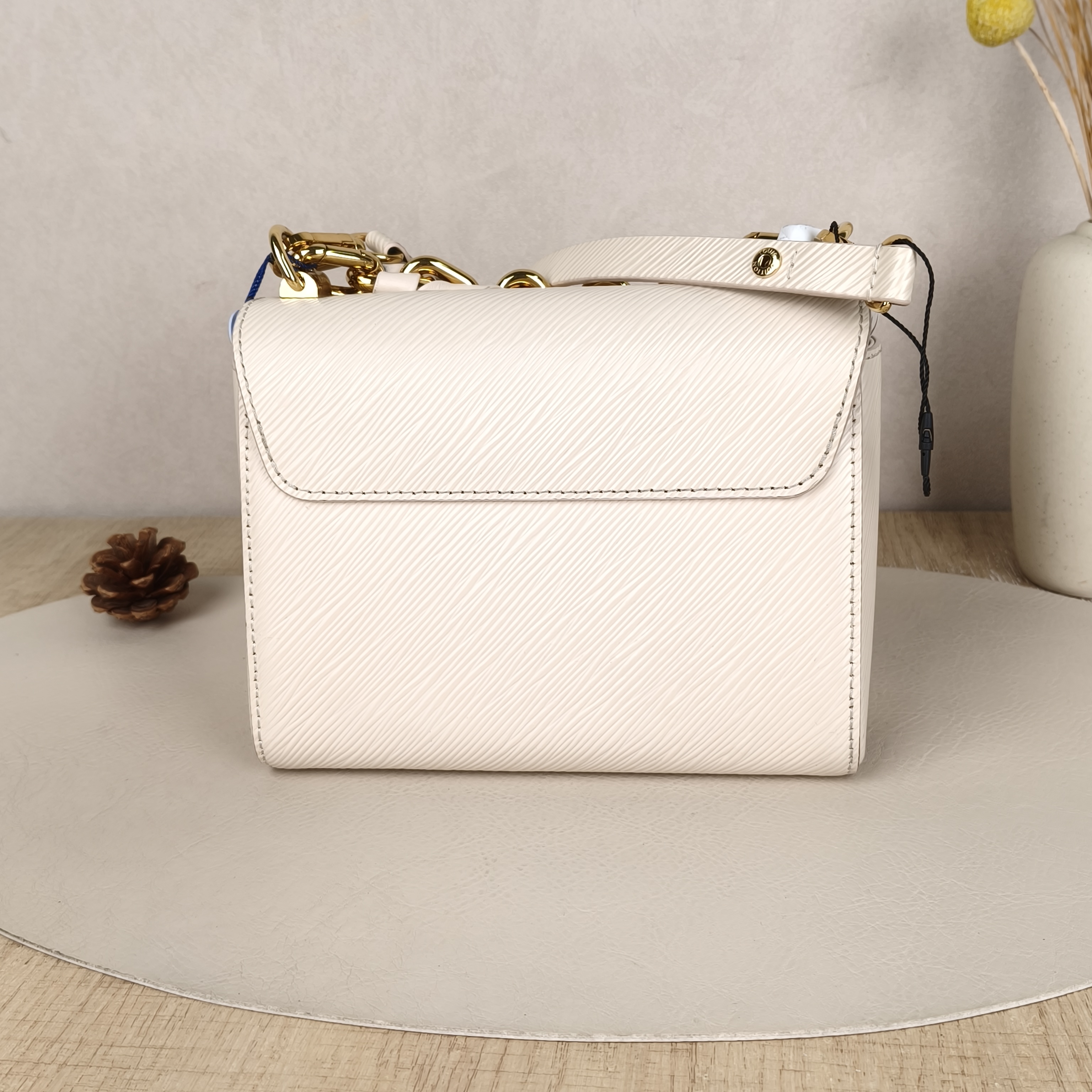 Louis Vuitton Crossbody Bag Twist White Epi Embossed Calfskin Small19 × 9 × 15 cm — cover view 8 of 8