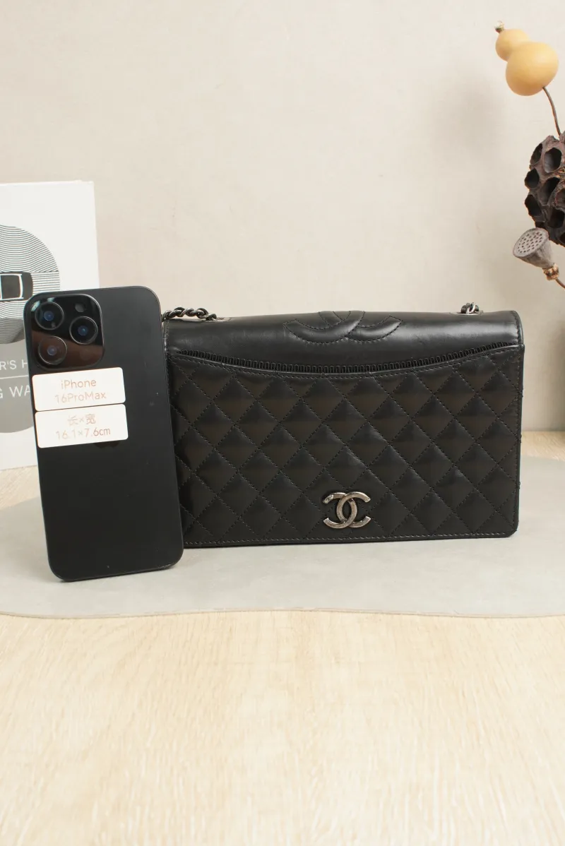 Chanel Shoulder Bagwoc21 Calfskin · 21 × 5 × 13 cm — cover view 3 of 7