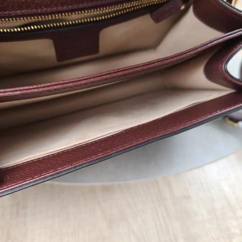 GUCCI Crossbody Bag Ophidia GG Messenger Bag Burgundy Canvas Medium25 × 7 × 17.5 cm — detail view 16 of 18
