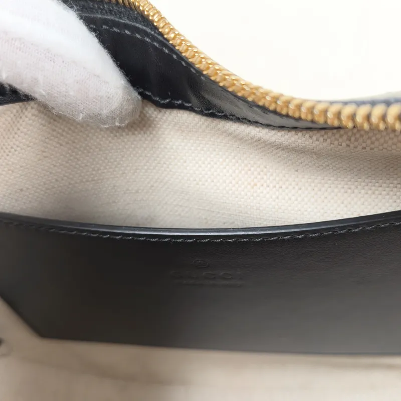 GUCCI Shoulder Bag GG matelasse Black Calfskin Small 27 × 7 × 18 cm — detail view 9 of 11