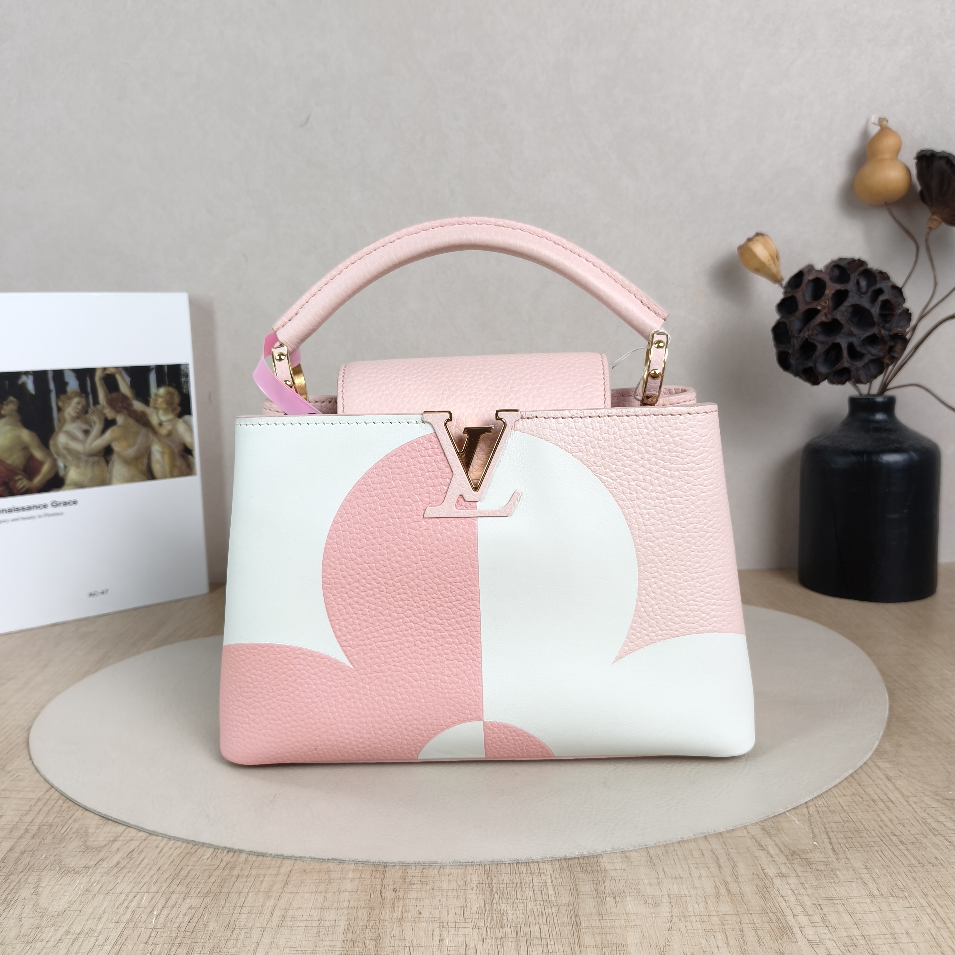 Louis Vuitton Top Handle Bag Capucines Pink · White Calfskin BB27 × 9 × 17.5 cm