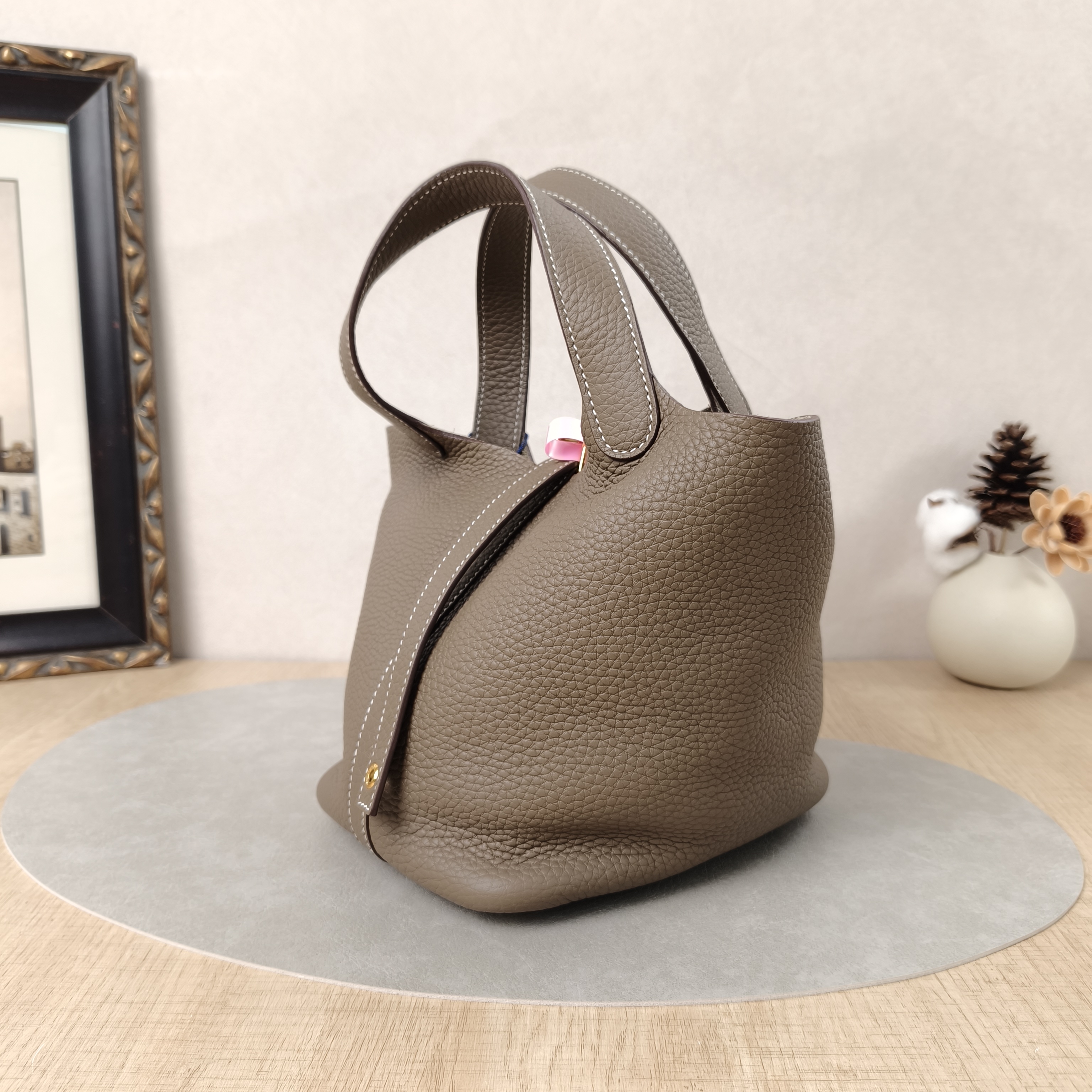 Hermès Top Handle Bag Picotin Lock 18 18 Clemence Taurillon TC Calfskin Small18 × 13 × 19 cm — cover view 4 of 6