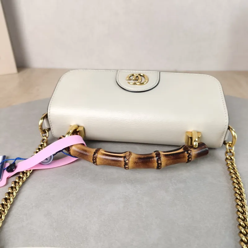 GUCCI Crossbody Bag Diana Crossbody Bag White Calfskin Mini 18.5 × 4 × 11 cm — detail view 8 of 15