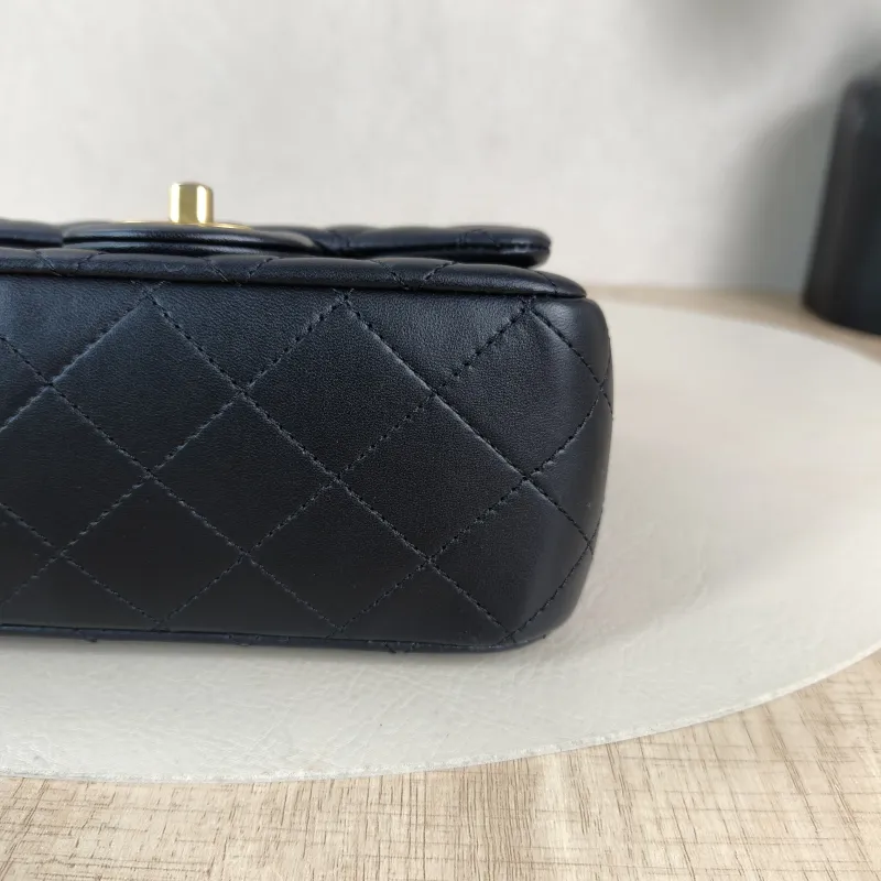 Chanel Crossbody Bag Black Lambskin One Size17 × 8 × 13.5 cm — detail view 12 of 13