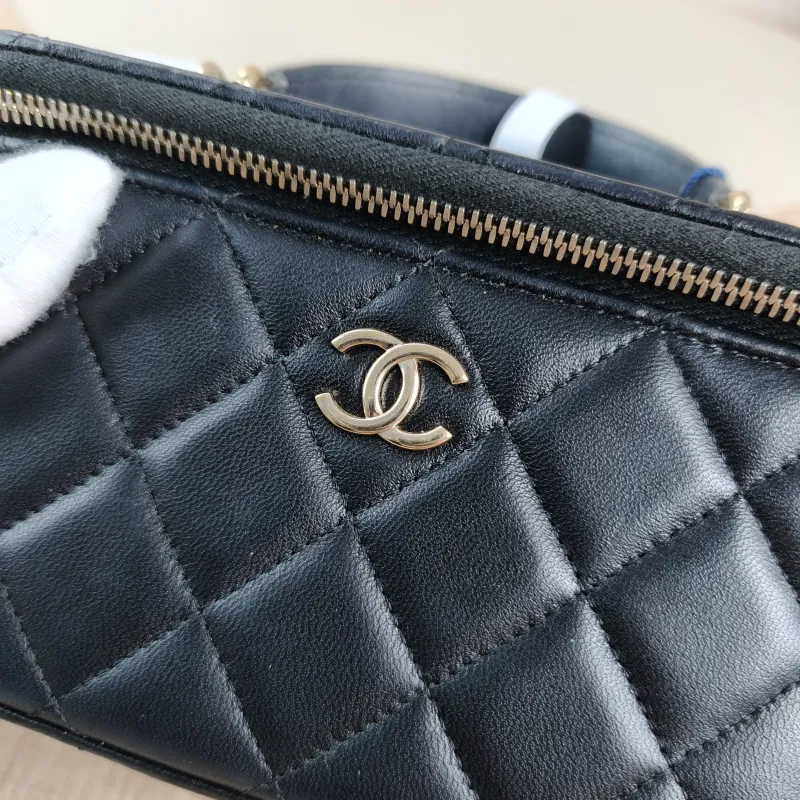 Chanel Top Handle Bag Edition Black Lambskin One Size16 × 8 × 9.5 cm — detail view 4 of 12