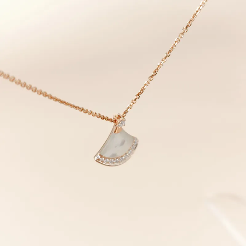 Bvlgari Necklace DIVAS’ DREAM Collection Pearl Pavé Diamond White Mother-of-Pearl 18KR ose Gold Diamond Pearl One Size 43cm — cover view 6 of 12
