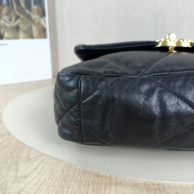 Chanel Crossbody Bag19Bag Black SL ambskin Small26 × 9 × 16 cm — detail view 7 of 13