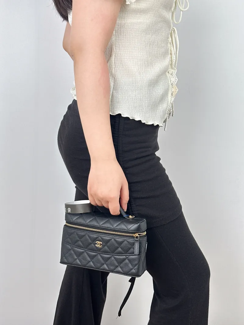 Chanel Crossbody Bag lp Black Grained Calfskin One Size19.5 × 5 × 17 cm — on-model view 2 of 2