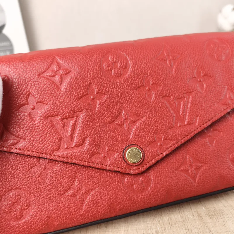 Louis Vuitton Crossbody Bag Pochette Félicie Red Calfskin Small21 × 3 × 12 cm — detail view 4 of 13
