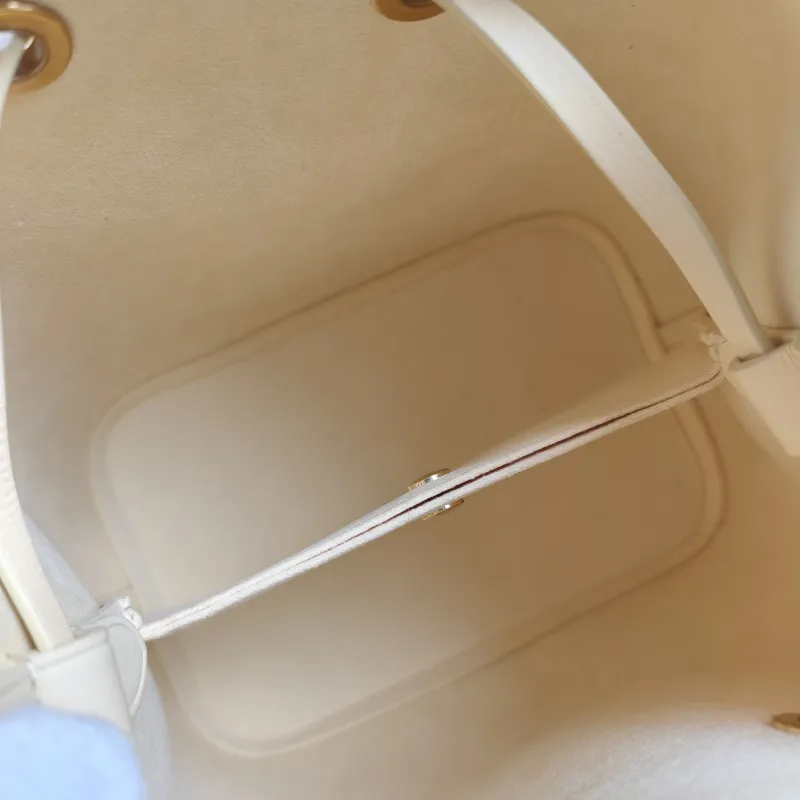 Louis Vuitton Shoulder Bag NÉONOÉ Bucket Bag BB Yellow Calfskin BB 20 × 13 × 20 cm — detail view 9 of 9