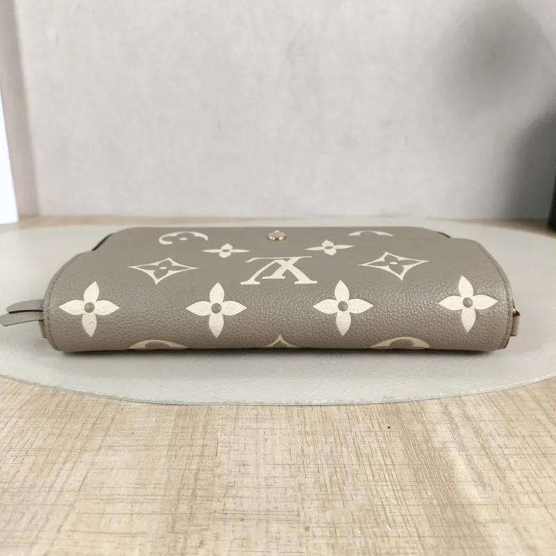 Louis Vuitton Crossbody Bag Pochette Félicie · White Calfskin Small 21 × 3 × 12 cm — detail view 10 of 15