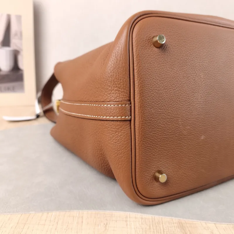 Hermès Top Handle Bag Picotin Lock 22 22 Taurillon Clemence TC Calfskin Medium 22 × 18 × 21 cm W Conditioned — detail view 12 of 14