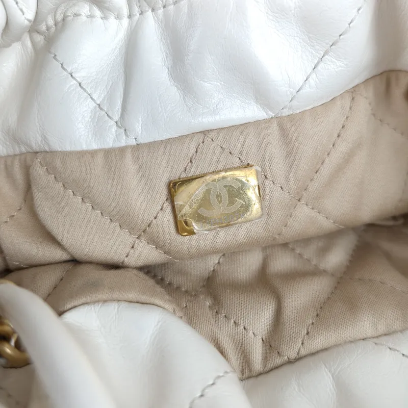 Chanel Shoulder Bag 22Bag White CC alfskin Mini 20 × 6 × 19 cm — detail view 8 of 10