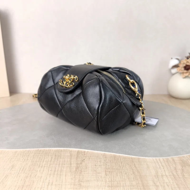 Chanel Crossbody Bag Black Lambskin One Size 23 × 14 × 11 cm — cover view 5 of 6