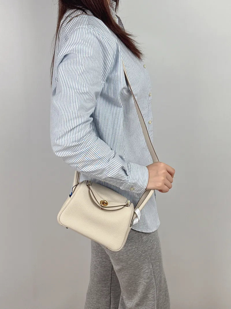 Hermès Crossbody Bag Lindy Mini 19 10 TC Calfskin Mini 19 × 9.5 × 13 cm k — on-model view 2 of 2
