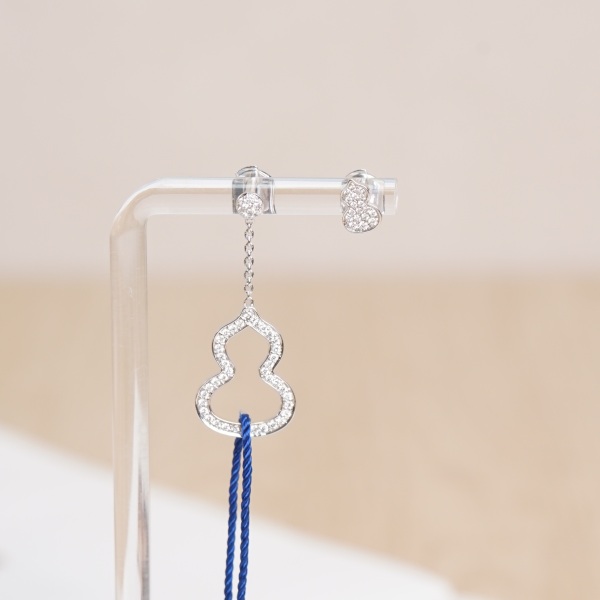 Qeelin Wulu Pavé Diamond 18k White Gold