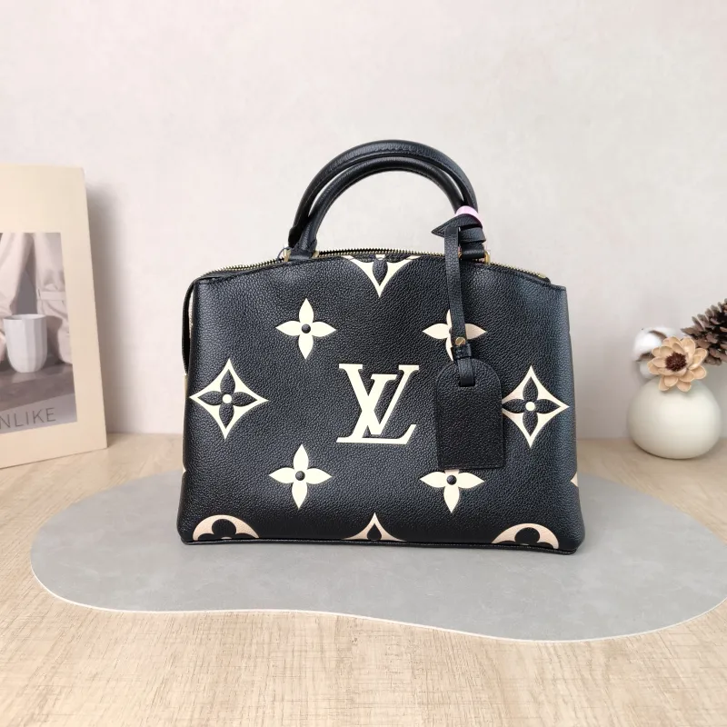 Louis Vuitton Crossbody Bag PETIT PALAIS Tote Bag Monogram Empreinte Embossed Calfskin Small 29 × 12.5 × 18 cm