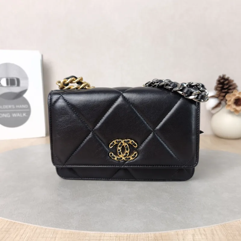Chanel Crossbody Bag 19Bag WOC Black SL ambskin Mini 19.2 × 3.5 × 12.3 cm