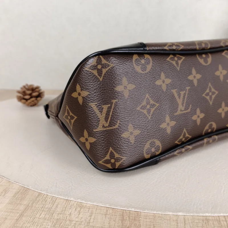 Louis Vuitton Crossbody Bag Boulogne PVC Small 26 × 9.5 × 16 cm — detail view 5 of 10