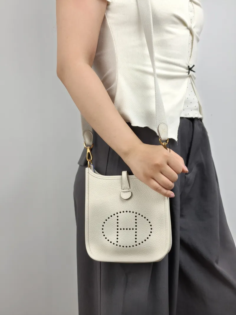 Hermès Crossbody Bag Evelyne Mini 16 Mini 16 10Craie TC Calfskin Mini 17 × 5.5 × 18 cm G — on-model view 2 of 2