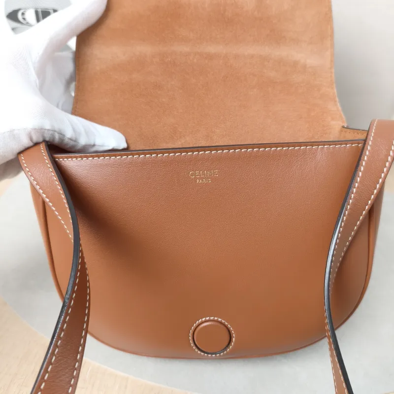 CELINE Crossbody Bag FOLCO TRIOMPHE Caramel Calfskin One Size18.5 × 7 × 15 cm — detail view 4 of 16