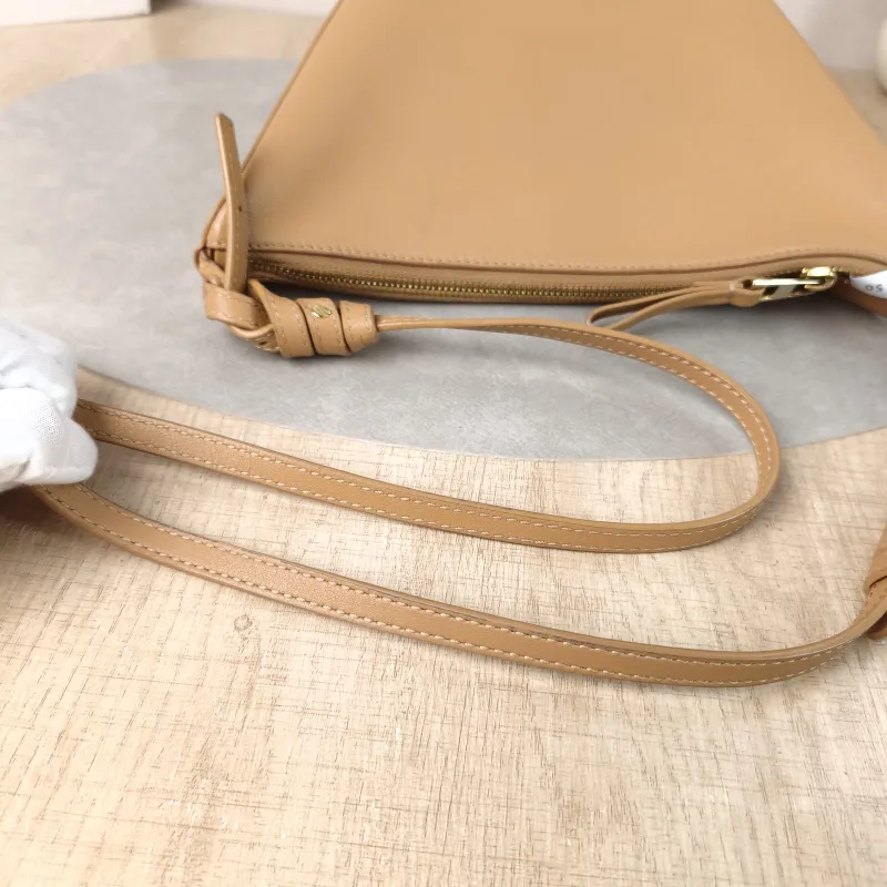 LOEWE Shoulder Bag Hammock hobo Brown Calfskinmini28 × 9.5 × 17 cm — detail view 1 of 12