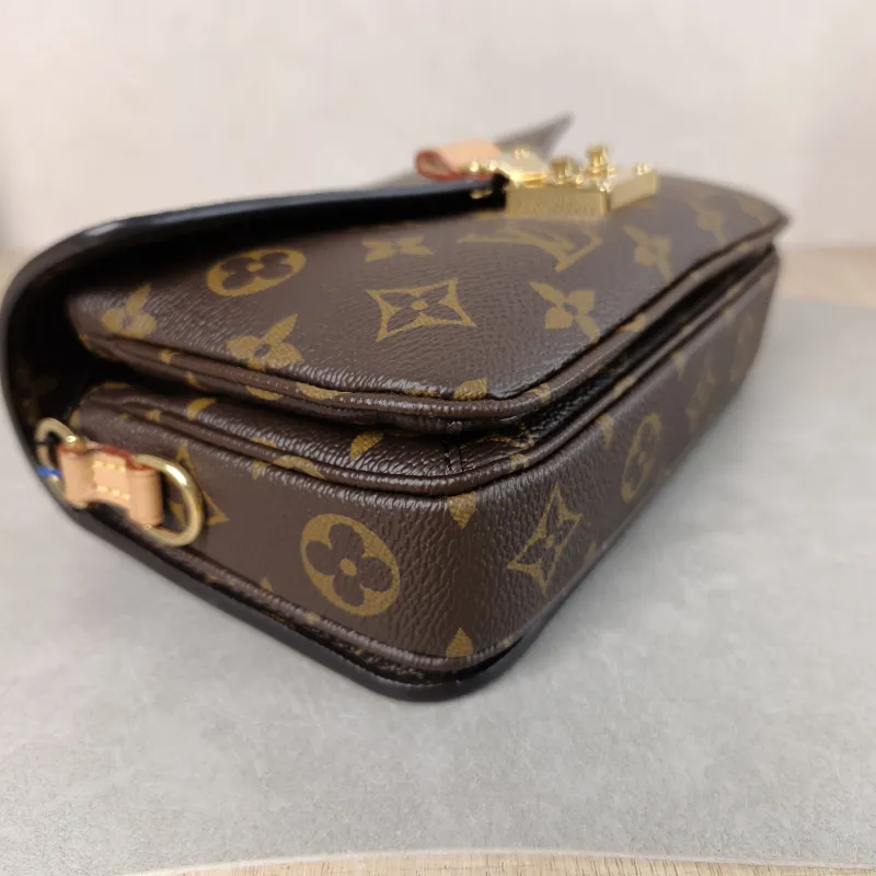 Louis Vuitton Crossbody Bag Pochette Métis East West Monogram PVC Small 21.5 × 6 × 13.5 cm — detail view 8 of 13