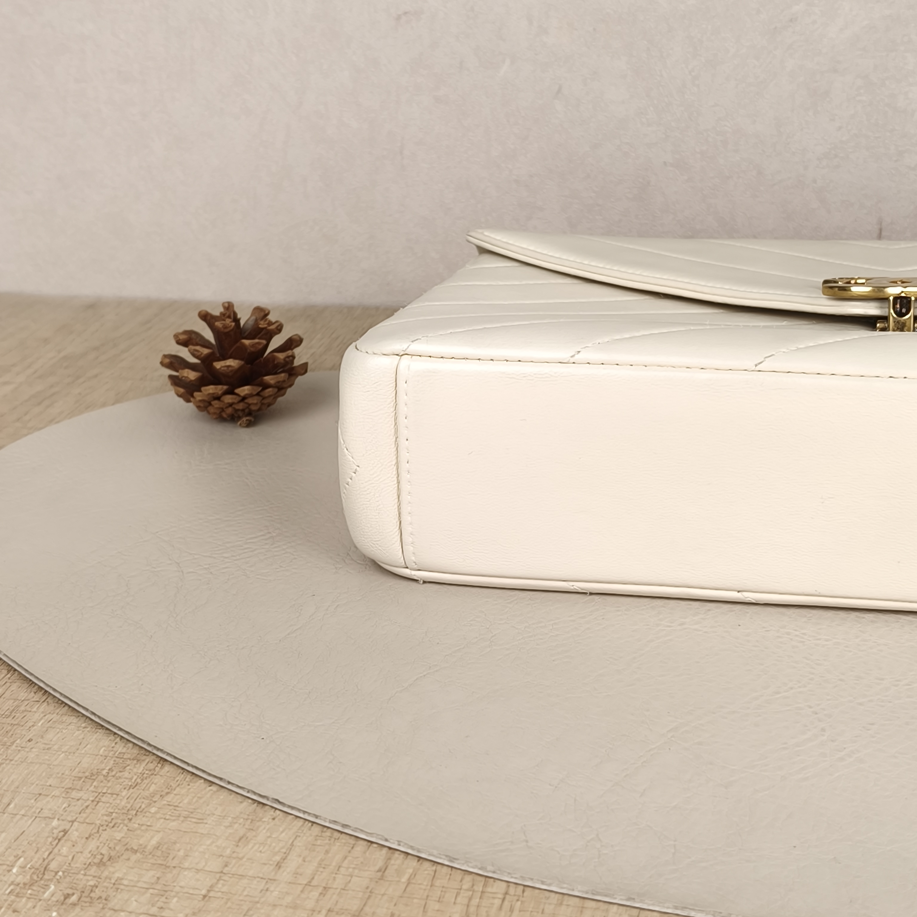 Chanel Crossbody Bagcf Collection Crossbody Bag Calfskin One Size27 × 6 × 17.5 cm — cover view 4 of 9