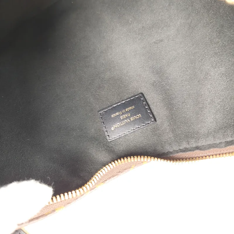 Louis Vuitton Shoulder Bag COOKIE Monogram PVCBB28.5 × 5 × 19 cm — detail view 3 of 14