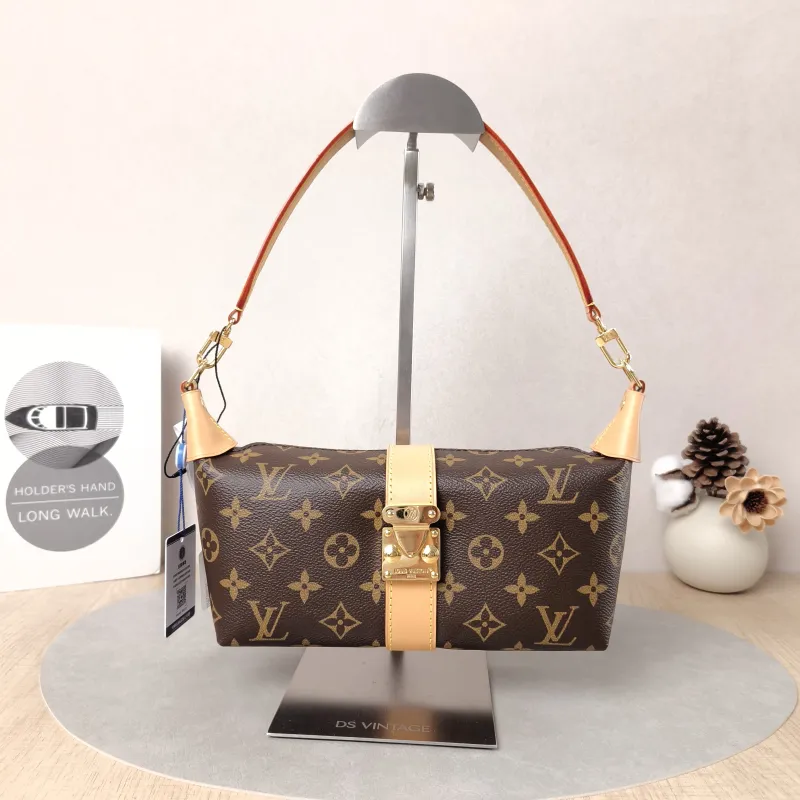 Louis Vuitton Shoulder Bag Pochette Mia Monogram PVC One Size22 × 8 × 14.5 cm