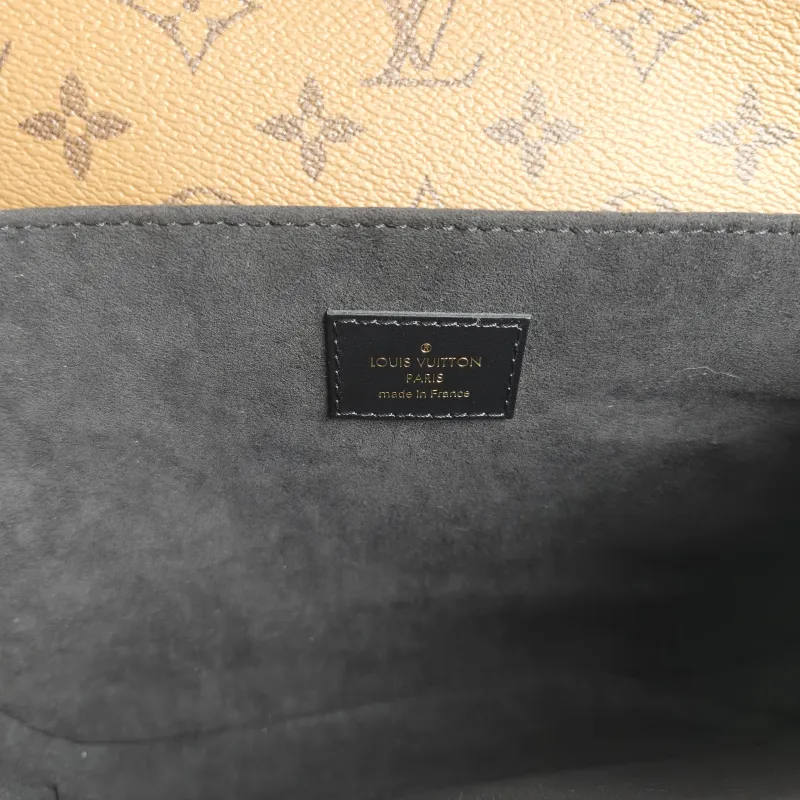 Louis Vuitton Crossbody Bag Pochette Métis Monogram Colorblock PVC Medium 25 × 7 × 19 cm — detail view 4 of 14