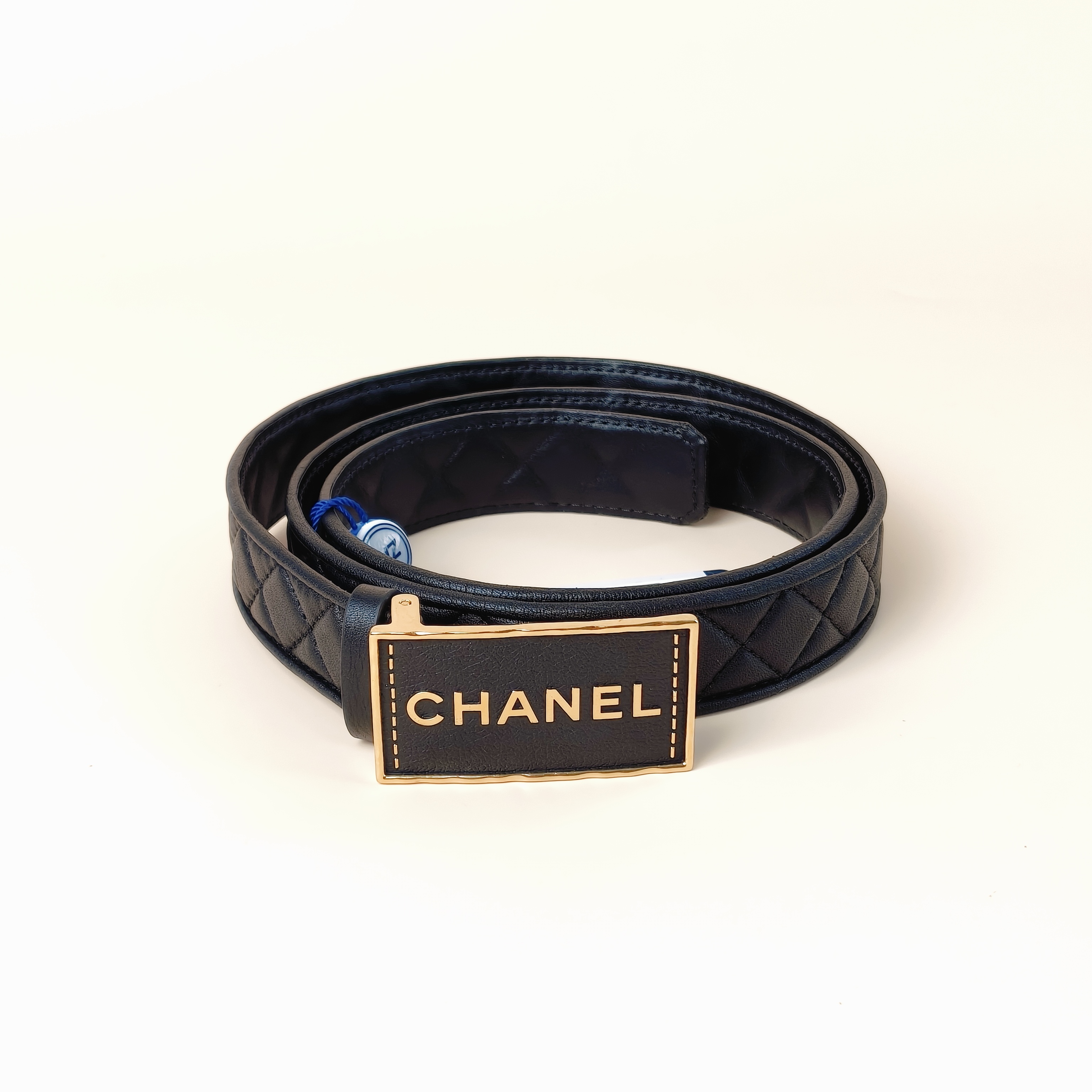 CHANEL Accessory logo 80