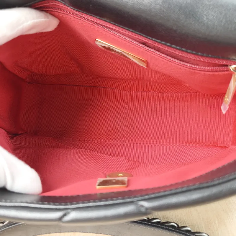 Chanel Crossbody Bag19Bag Small26 × 9 × 16 cm — detail view 4 of 13