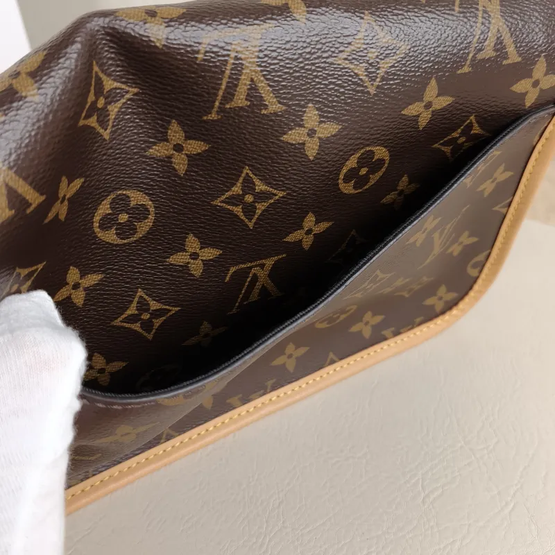 Louis Vuitton Crossbody Bag Diane Baguette Bag Shoulder Strap PVC Small 24 × 9 × 15 cm — detail view 12 of 12