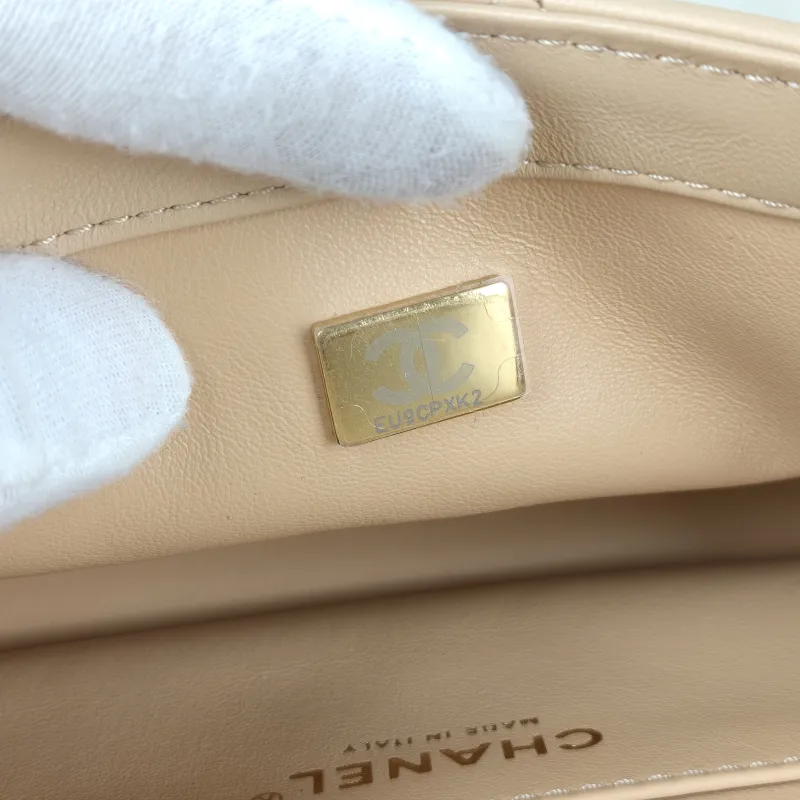 Chanel Crossbody Bag mini Lambskin mini20 × 6 × 12 cm — detail view 14 of 14