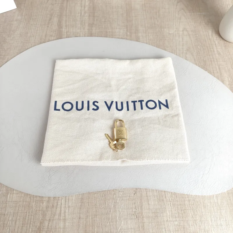 Louis Vuitton Shoulder Bag NÉONOÉ Bucket Bag Black Calfskin One Size 19.5 × 9 × 19.5 cm — detail view 5 of 11