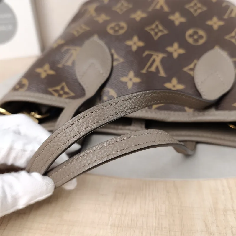 Louis Vuitton Crossbody Bag NEVERFULL INSIDE OUT BB PVC · Calfskin BB26.5 × 11 × 16.5 cm — detail view 14 of 15
