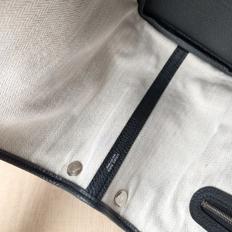 Hermès Top Handle Bag Garden Party 30 30Black Negonda Calfskin Medium30 × 13 × 21 cm — detail view 7 of 11