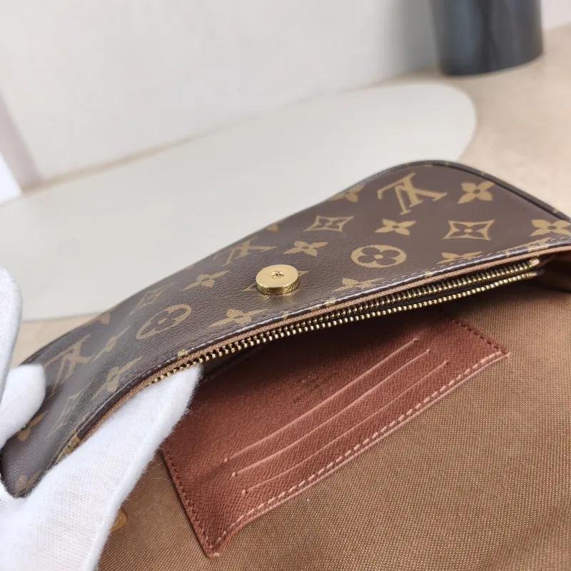 Louis Vuitton Crossbody Bag IVY Monogram PVC Small 23.5 × 4.3 × 12 cm — detail view 6 of 13