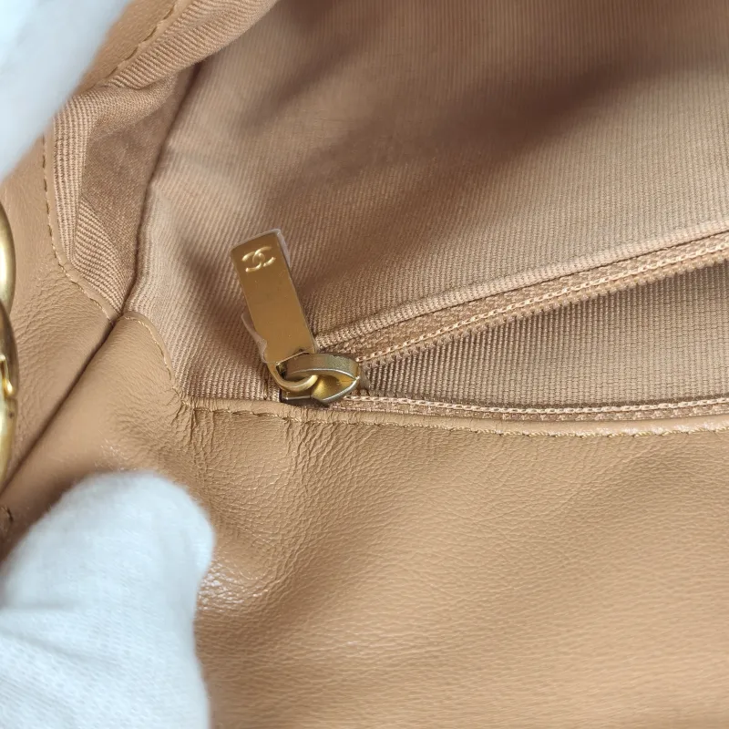 Chanel Shoulder Bag Supple Twins Hobo Calfskin Small 24.5 × 5 × 19 cm — detail view 3 of 17