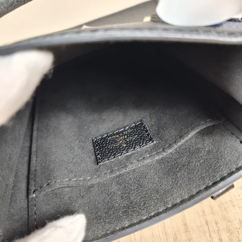 Louis Vuitton Crossbody Bag PETIT SAC PLAT Mini Calfskinmini14 × 5 × 17 cm — detail view 5 of 11