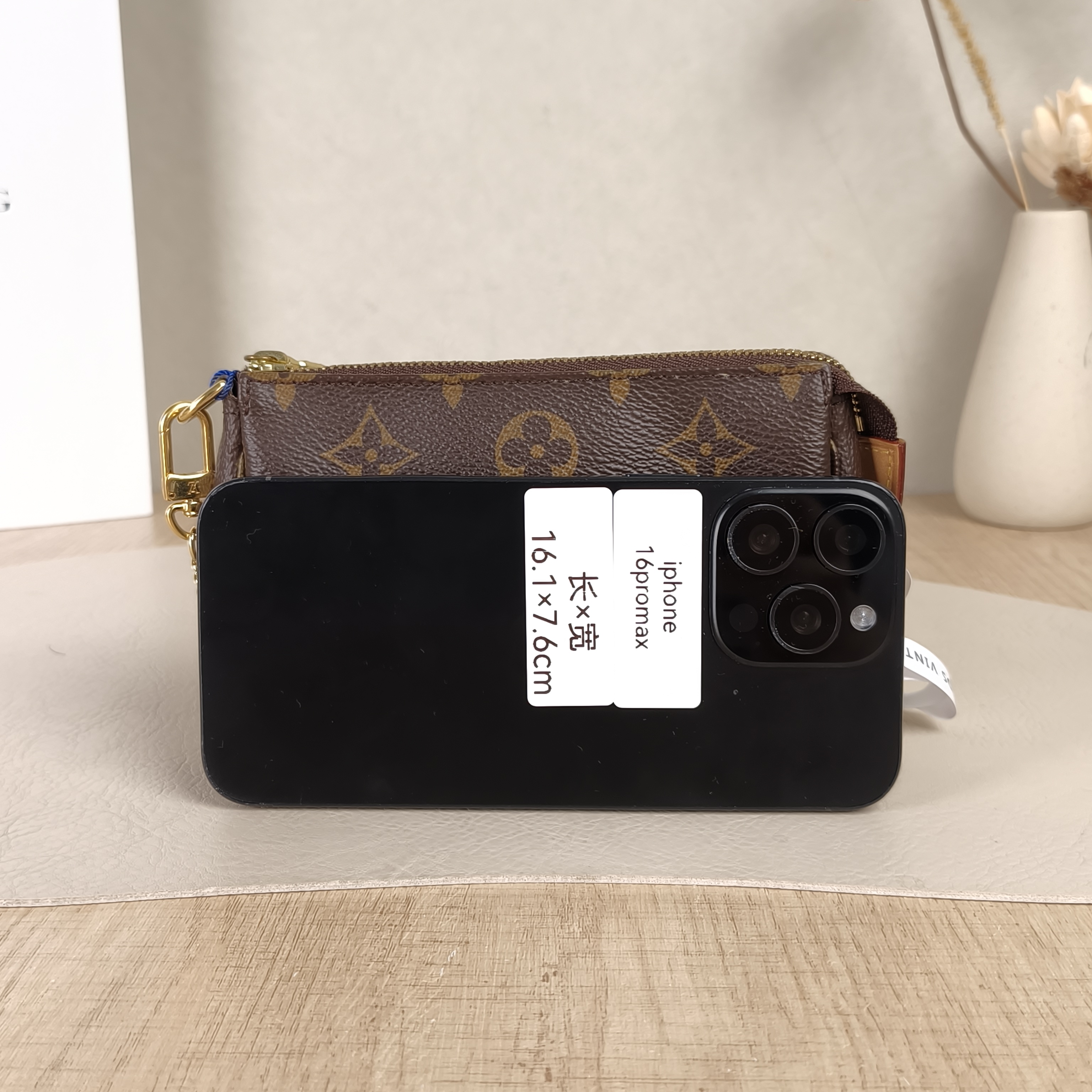 Louis Vuitton Clutch Mini Pochette Accessoires Monogram PV Cmini15.5 × 4 × 10.5 cm — cover view 3 of 5