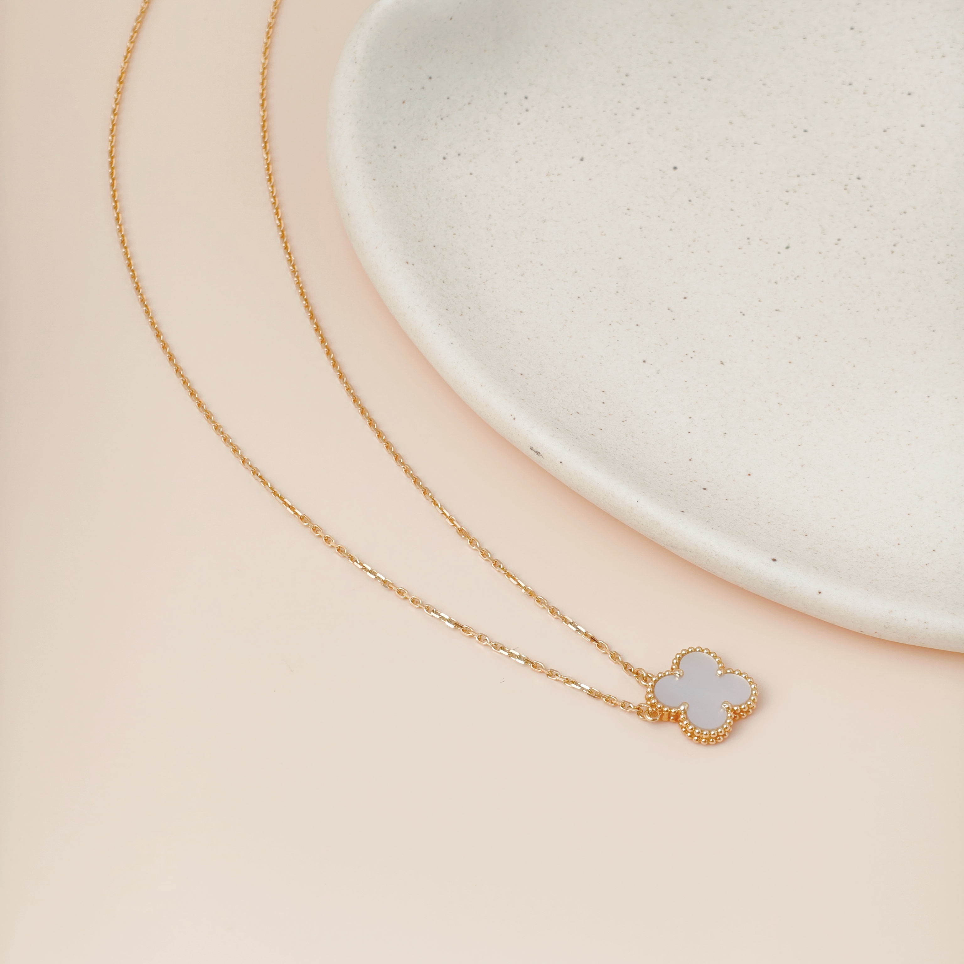 Van Cleef & Arpels Necklace Alhambra Pearl · White Mother-of-Pearl18KY ellow Gold Vintage Small42cm — cover view 3 of 10