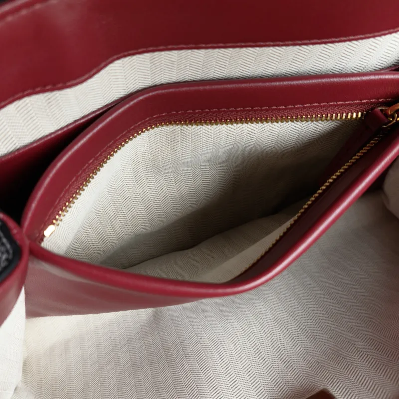 Chanel Shoulder Bag 26k Black Calfskin Medium 31.5 × 8 × 18.5 cm — detail view 7 of 13