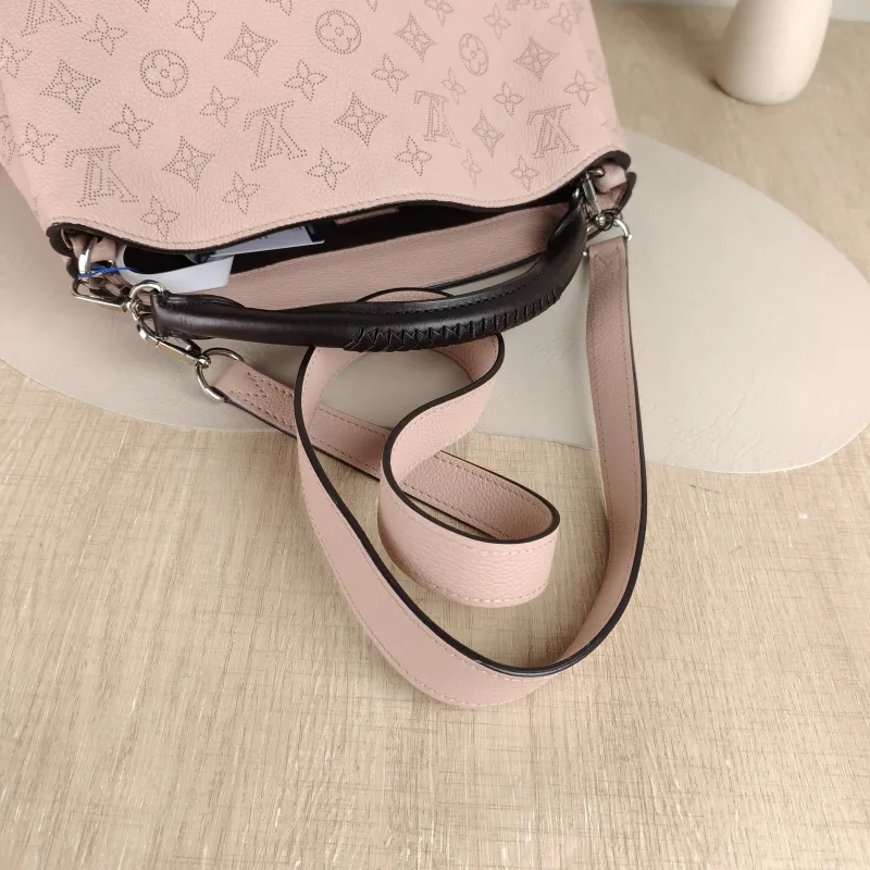 Louis Vuitton Crossbody Bag Babylone Calfskin Large 37 × 18 × 31 cm — detail view 5 of 10