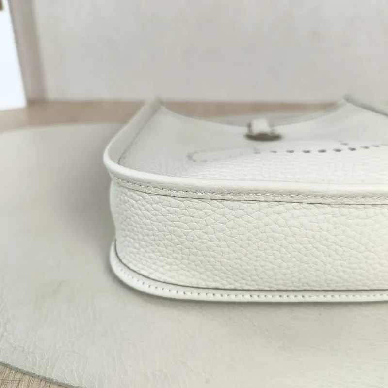 Hermès Crossbody Bag Evelyne Mini 16 Mini 1610Craie TC Calfskinmini17 × 5.5 × 18 cm — detail view 4 of 11