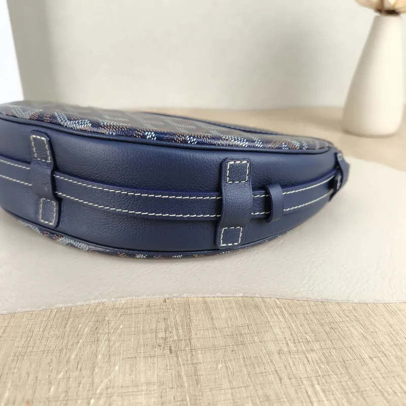 GOYARD Crossbody Bag Hirondelle Navy ine Canvas One Size 25 × 6 × 17 cm — detail view 2 of 11