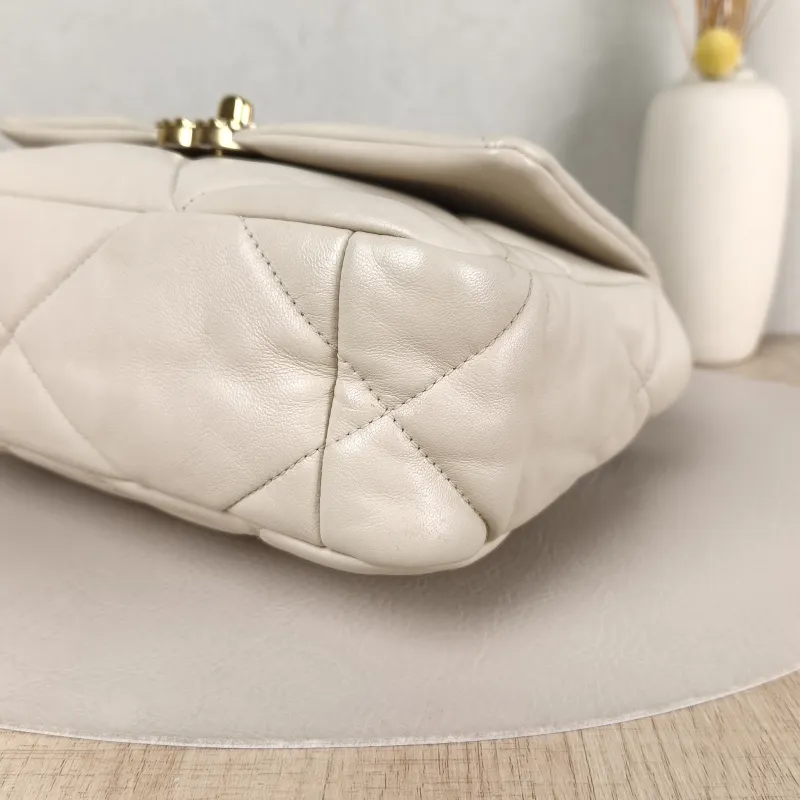 Chanel Crossbody Bag 19Bag Beige Lambskin Small 26 × 9 × 16 cm 30 — detail view 7 of 15