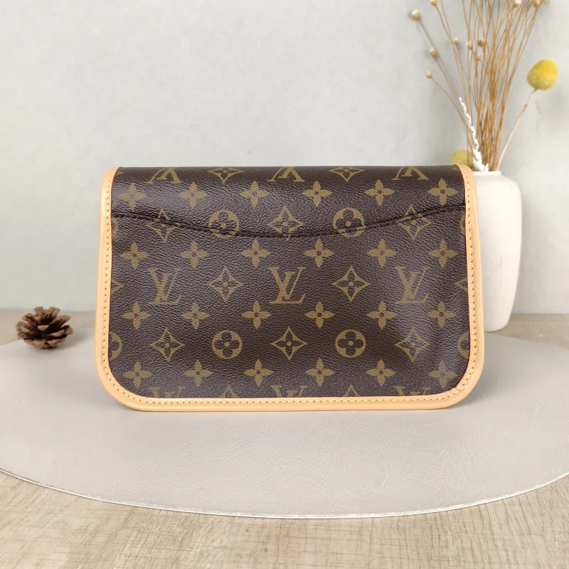 Louis Vuitton Crossbody Bag Diane Baguette Bag Shoulder Strap PVC Small 24 × 9 × 15 cm — cover view 2 of 5