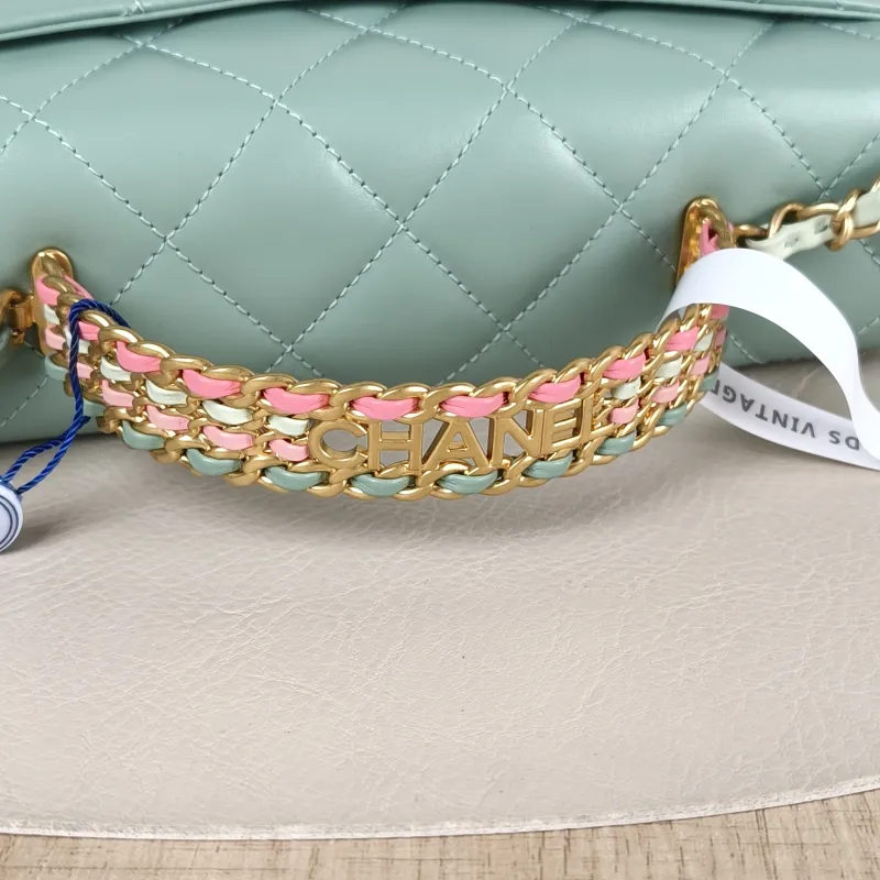 Chanel Crossbody Bag Green Calfskin One Size 22 × 7 × 16 cm — detail view 10 of 14
